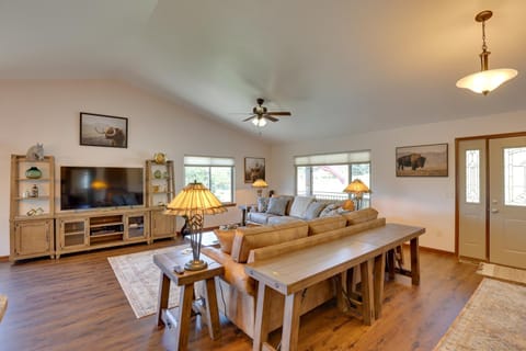 2 Mi to Downtown Sturgis Quiet Ranch Home with View House in Sturgis