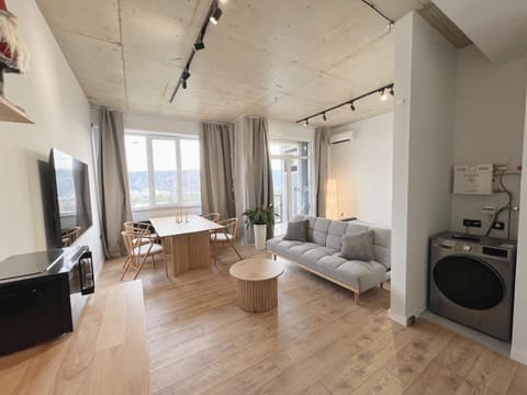 TV and multimedia, Seating area, microwave, washing machine