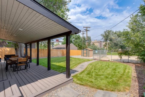 Walk to Med Ctrs and Dtwn Englewood Modern Home House in Englewood