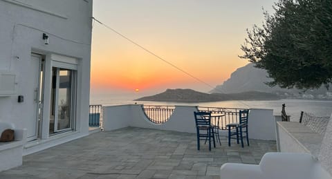 Property building, Nearby landmark, Day, Natural landscape, View (from property/room), Balcony/Terrace, Dining area, Autumn, Mountain view, Sea view, Sunrise, Sunset