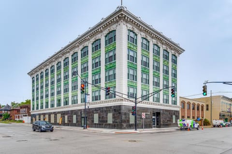 Modern Elegance Timeless Crawfordsville Studio! Apartment in Crawfordsville