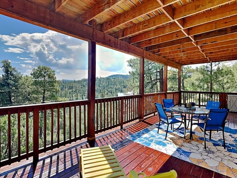 Natural landscape, Balcony/Terrace, Seating area, Mountain view