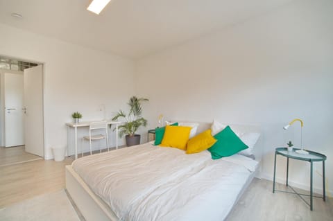 Bed, Photo of the whole room