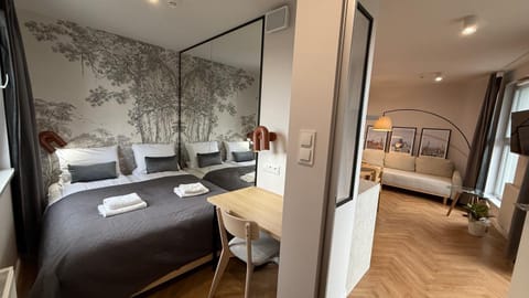 Bed, Photo of the whole room, Seating area