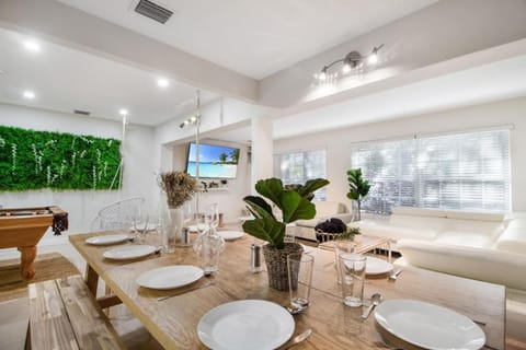 Casa Aloha Tropical Pool Beach 9 mins Games Villa in Hollywood