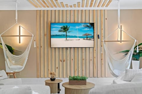 Casa Amazonia Pool Tiki Hut Volleyball Beach House in Ojus