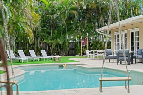 Casa Amazonia Pool Tiki Hut Volleyball Beach House in Ojus