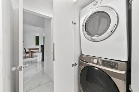 Casa Agape Waterfront HotTub 15 min to Beach House in Hollywood