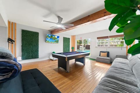 Casa Palma Tropical Pool 15 min to Beach House in Hollywood