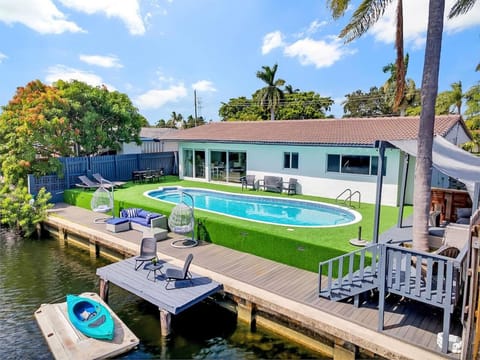 Casa Utopia Waterfront Pool 15 Min To Beach Villa in Hollywood