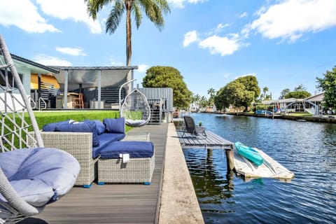 Casa Utopia Waterfront Pool 15 Min To Beach Villa in Hollywood