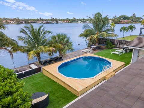 Casa Santorini Waterfront Pool Villa in Ojus