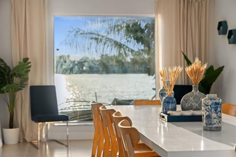 Casa Santorini Waterfront Pool Villa in Ojus