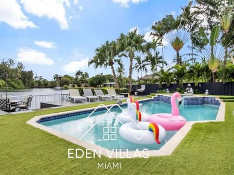 Casa Asaka Waterfront Pool Paradise Villa in Hollywood