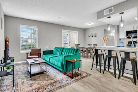 Relaxing 2BR Apartment with Pool and Gym Apartment in Arlington