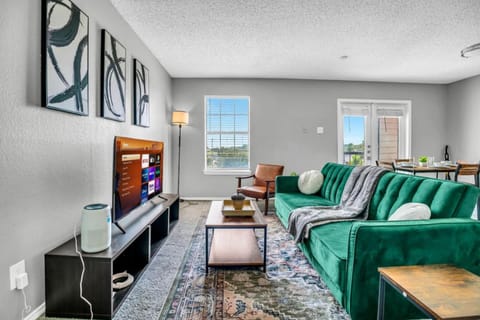 Fresh and Modern 2BR with Gym and Pool Apartment in Arlington