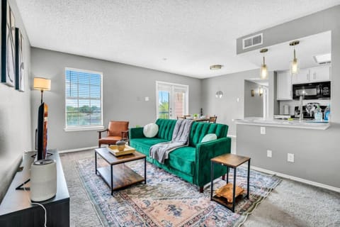 Fresh and Modern 2BR with Gym and Pool Apartment in Arlington