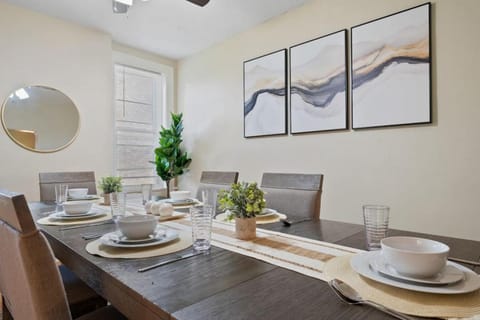 3 Story home with 11 beds, super close to Pitt and CMU House in Pittsburgh