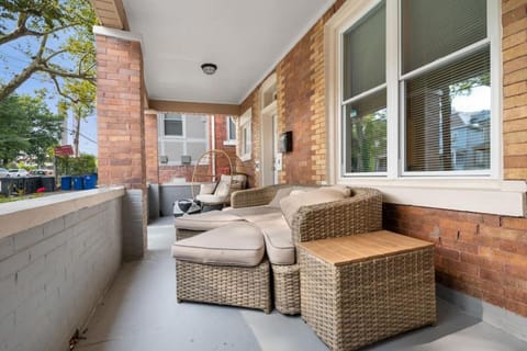 3 Story home with 11 beds, super close to Pitt and CMU House in Pittsburgh