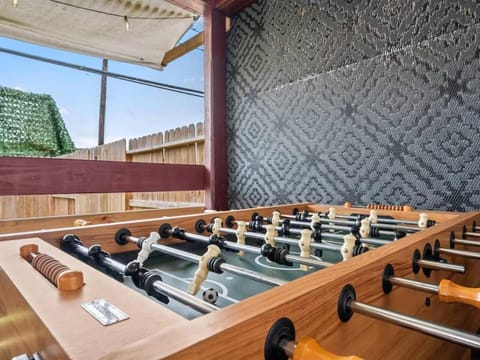 Houston Family Home with Gazebo, Fire Pit and Free Parking ,Near Downtown House in Houston