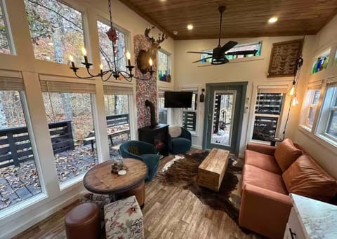 TV and multimedia, Living room, Seating area, fireplace