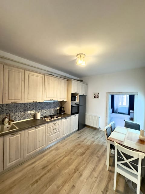 Kitchen or kitchenette, Dining area, oven, pet friendly