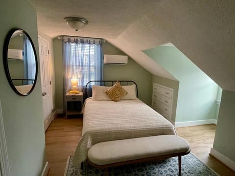 Altavista House - Renovated, Charming, & Walkable House in Charlottesville