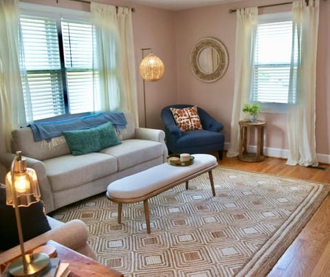 Altavista House - Renovated, Charming, & Walkable House in Charlottesville