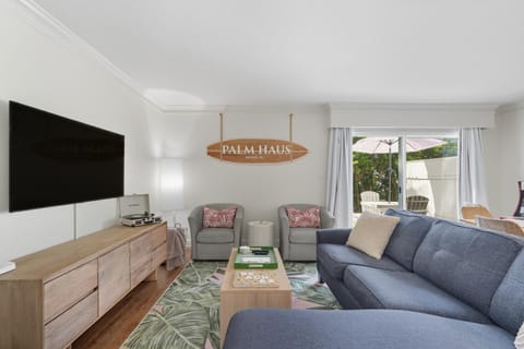 Communal lounge/ TV room, TV and multimedia, Living room, Seating area, Evening entertainment