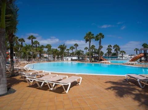 Balcony/Terrace, Pool view, Swimming pool, sunbed