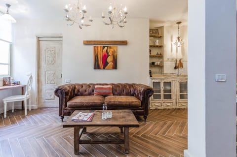 Kitchen or kitchenette, Living room, Seating area