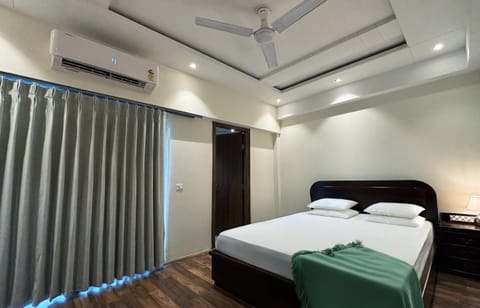 Bed, Photo of the whole room, air conditioner