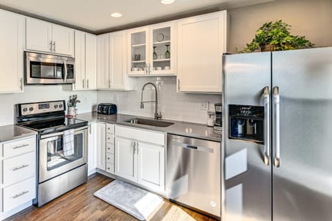 Lake Max Family Penthouse Walk to Academy House in Culver