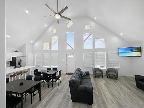 Gorgeous Home, sleeps 24 House in Bolivar Peninsula