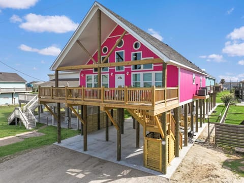 Gorgeous Home, sleeps 24 House in Bolivar Peninsula