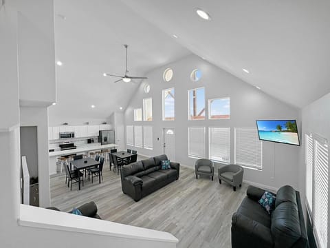 Gorgeous Home, sleeps 24 House in Bolivar Peninsula