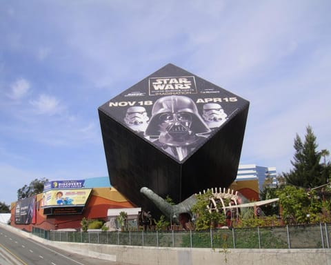 Nearby landmark, Off site, Day, Night, Property logo or sign, Neighbourhood, Logo/Certificate/Sign, Street view