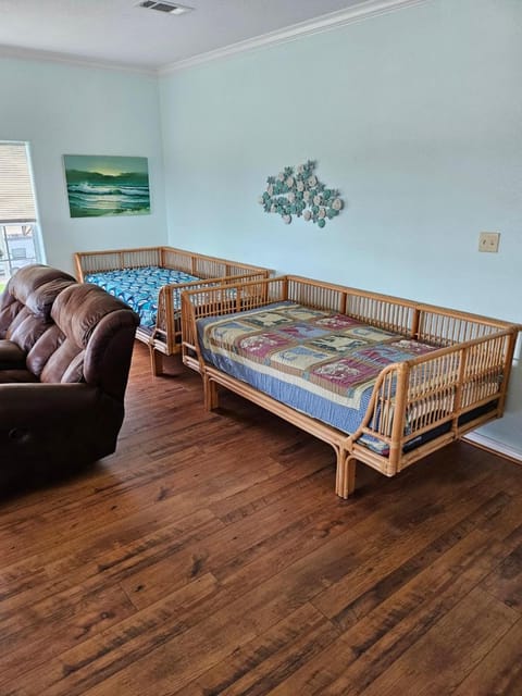 Seahorse Sea Fish Camp Sleeps 16 House in Bolivar Peninsula