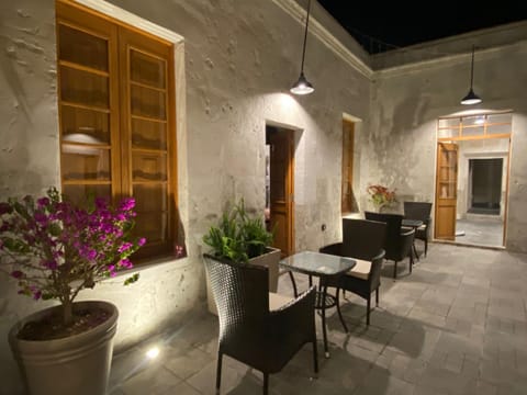 Seating area, Dining area
