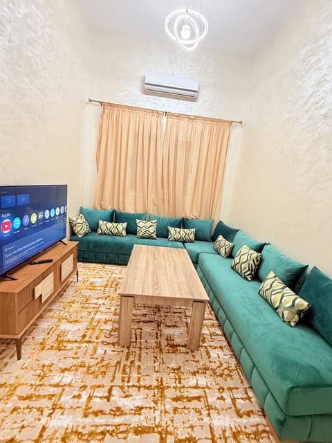 Communal lounge/ TV room, TV and multimedia, air conditioner
