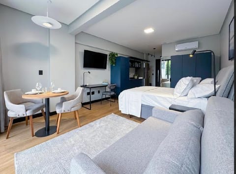 Bed, TV and multimedia, Photo of the whole room, Bedroom, air conditioner