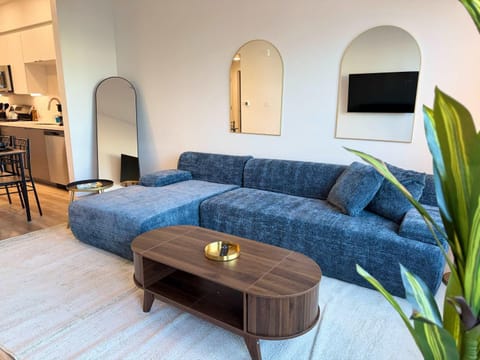 Communal lounge/ TV room, TV and multimedia, Living room, Decorative detail, Seating area, Evening entertainment