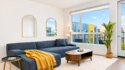 TV and multimedia, View (from property/room), Balcony/Terrace, Living room, Decorative detail, Seating area