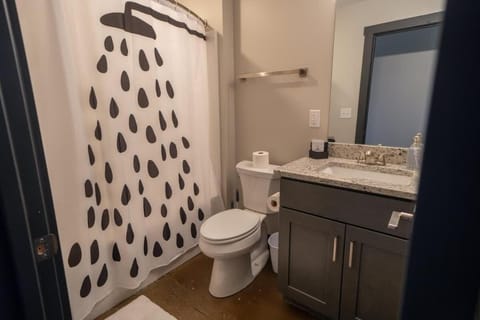 Modern King bed Apartment next to Brewery Apartment in Shenandoah Valley