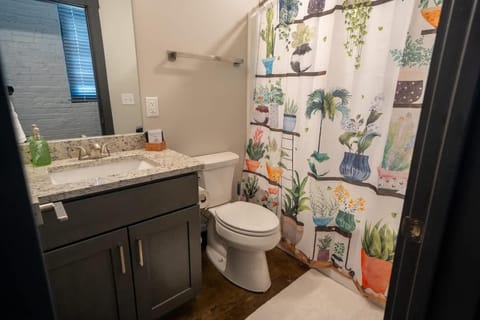 3BR Suite Modern Brewery i-81 Near Downtown Apartment in Shenandoah Valley