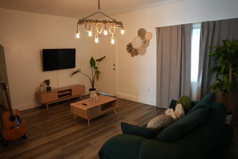 Communal lounge/ TV room, TV and multimedia, Living room