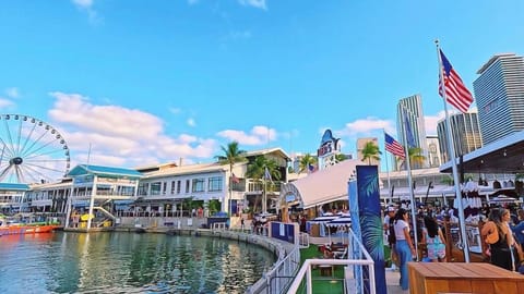 Near Brickell, Beach & Port 10min, Style & Comfort Apartment in Miami