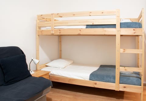 Bedroom, bunk bed