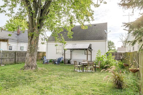 2 Blocks to Main St Walkable Beech Grove Home! House in Perry Township