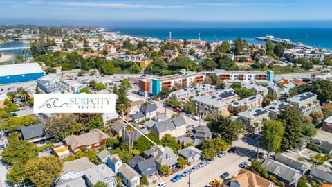 6BD Downtown House Walk to Beach Boardwalk House in Santa Cruz